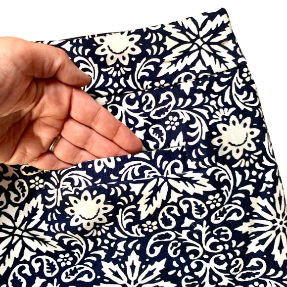 J. Crew Factory Navy and White Floral Printed Chino Shorts Size 8 - Picture 6 of 6